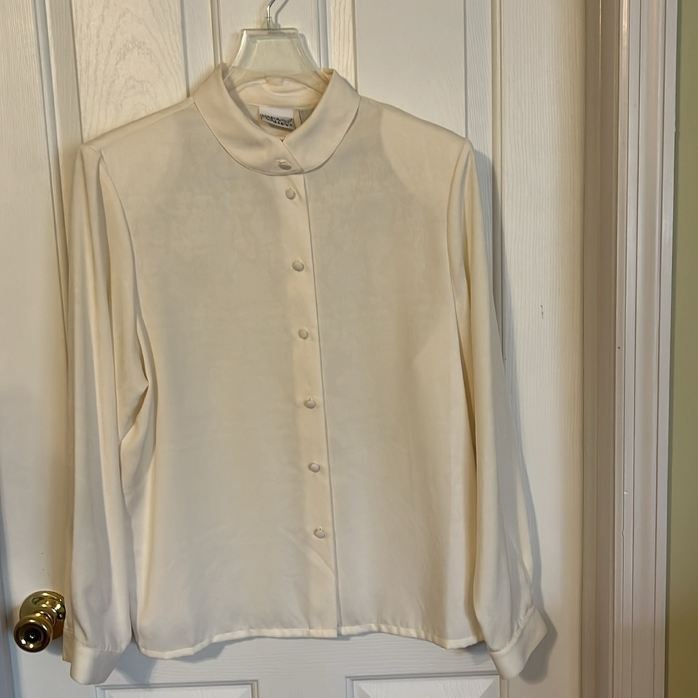 Napa Valley vintage blouse.Size L. Button up, sheer, subtle floral, long sleeve.
